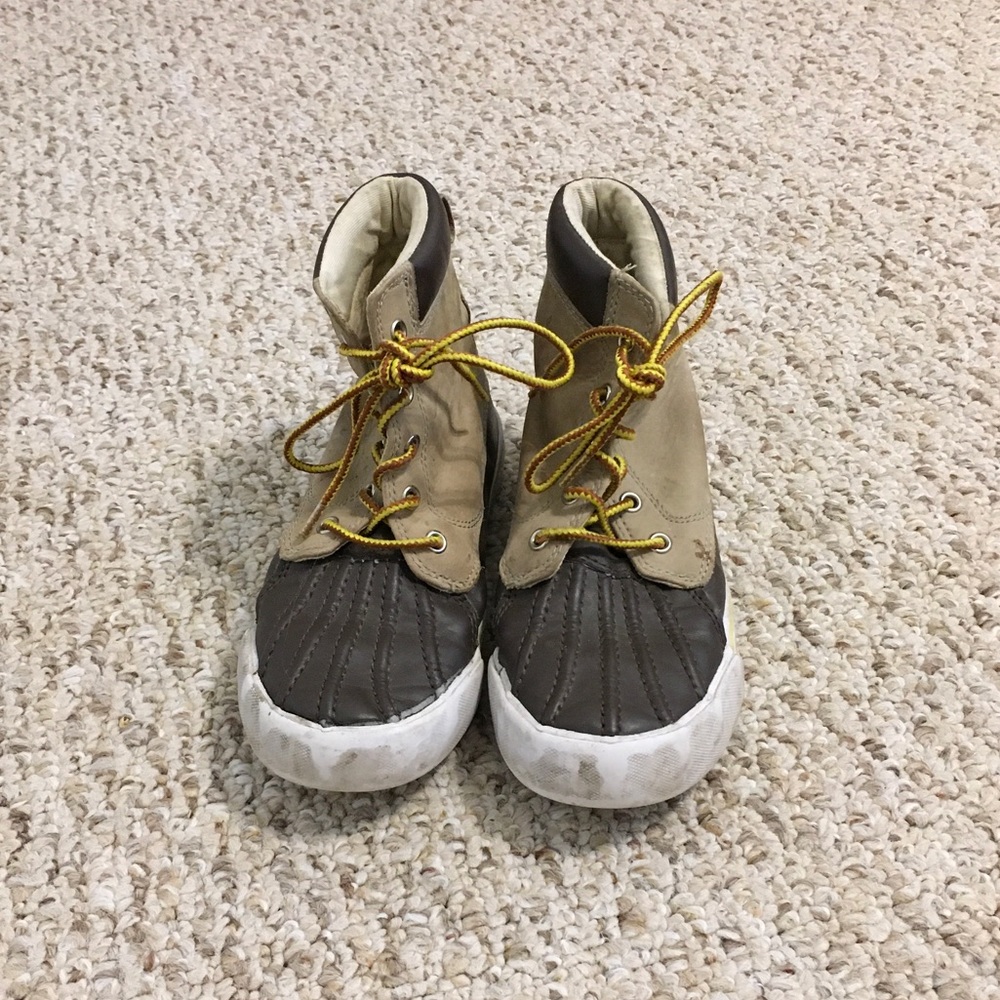 Lands’ End Boys High Top Tan Sneaker Boots